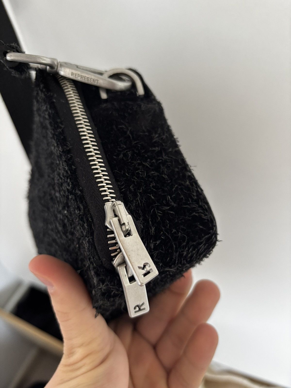 Designer × Represent Clo. REPRESENT HAIRY SUEDE CAMERA BAG Size ONE SIZE - 4 Thumbnail