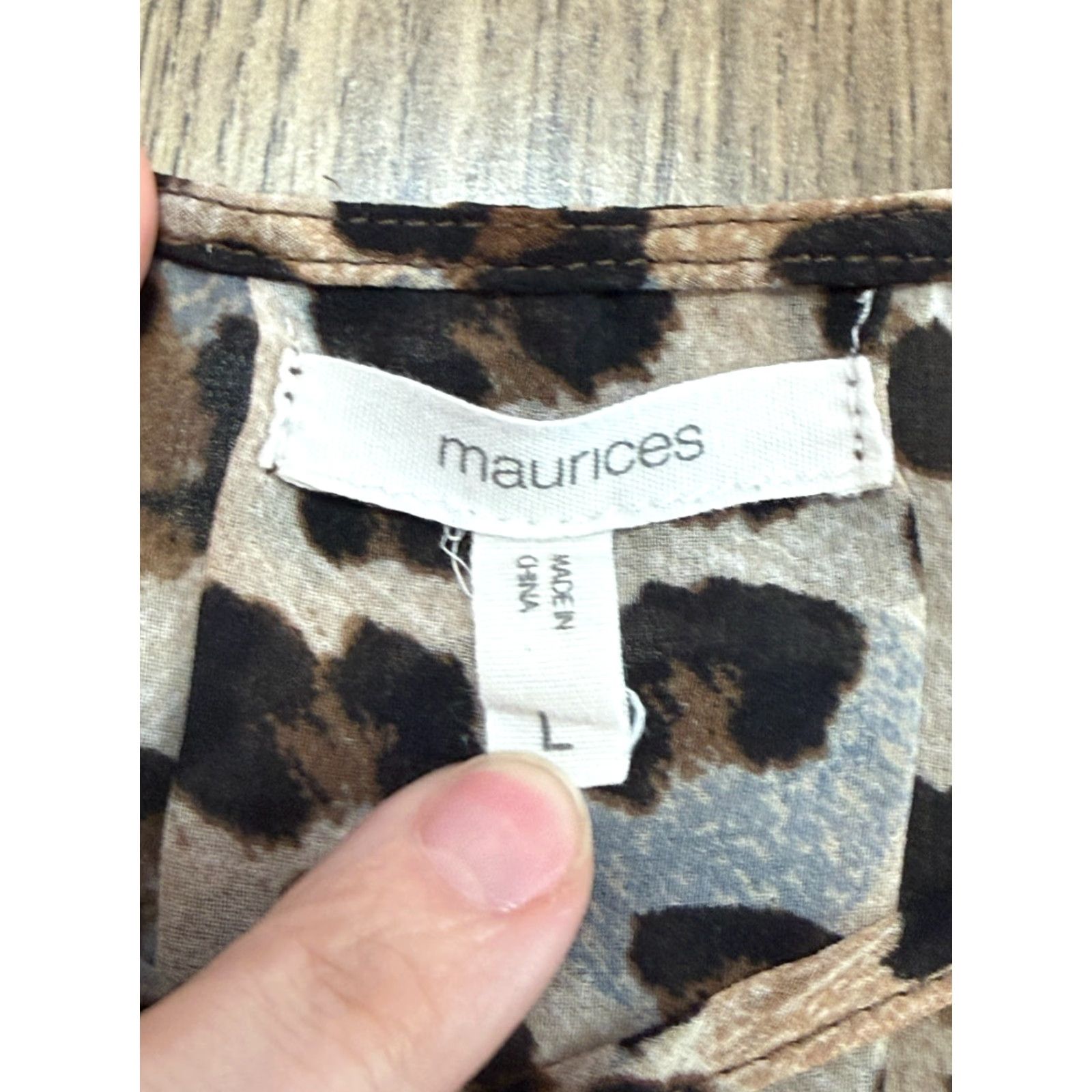 Vintage Maurices Blouse Womens Large Brown Black Cheetah Print Long Sleeve V-Neck Modern Leopard Shirt Womens Large Brown Cheetah Print V-Neck Maurices Blouse Size L / US 10 / IT 46 - 5 Thumbnail