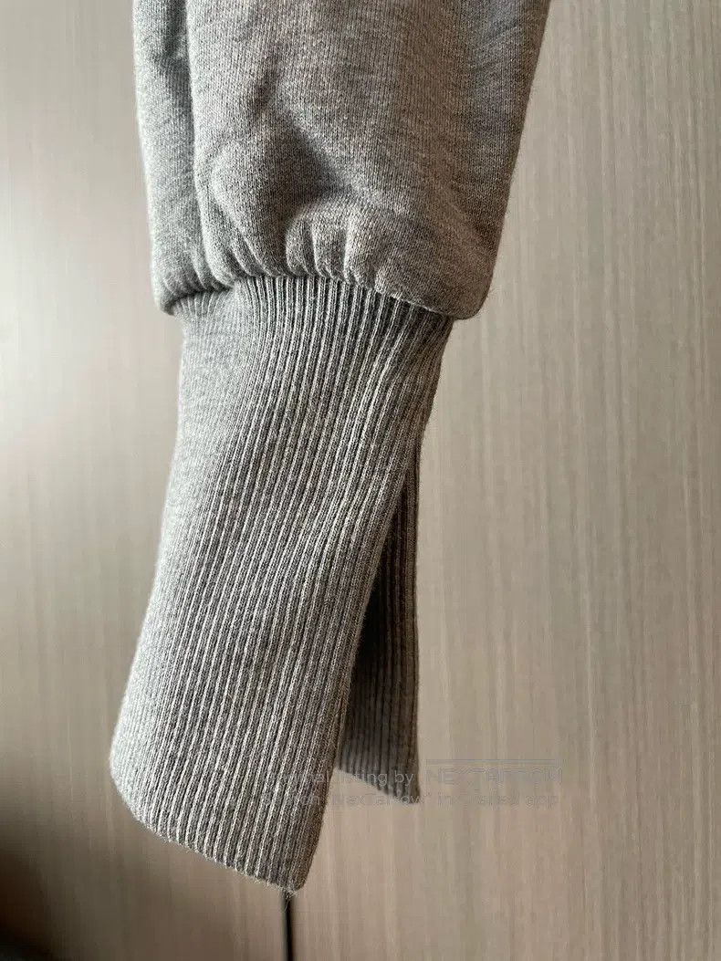 Fendi Fendi Classic Women's Hoodie-Short Fit with Timeless Lette Size XS / US 0-2 / IT 36-38 - 3 Thumbnail