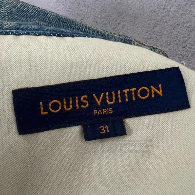 Louis Vuitton Louis Vuitton FW21 Tourist Vsp urist Classic Graphic Print Size US 31 - 3 Thumbnail
