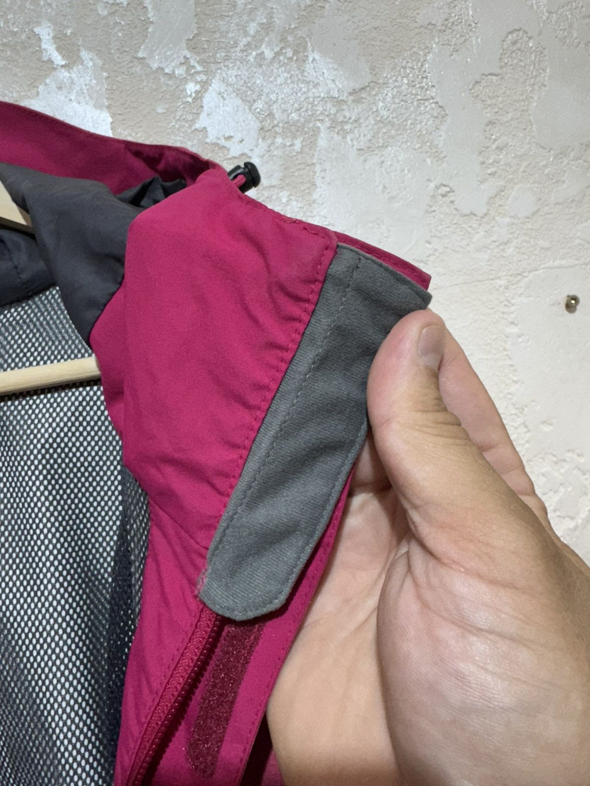 Berghaus × The Mountain Berghaus Women's Elara Waterproof Shell Jacket UK 14 Size L / US 10 / IT 46 - 23 Thumbnail