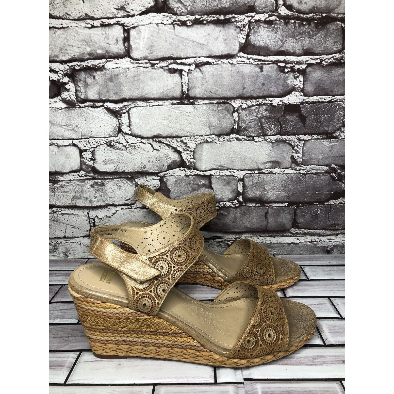 Johnston & Murphy Johnston & Murphy Georgiana Metallic Gold Leather Wedge Stra Size US 9.5 / IT 39.5 - 16 Thumbnail
