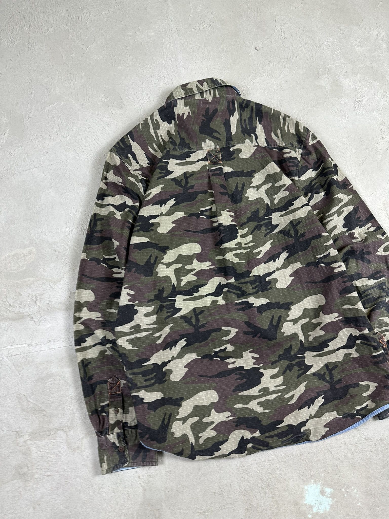 Pelle Pelle Vintage Y2k Pelle Pelle Camo Miitary Button Up Shirt Size US L / EU 52-54 / 3 - 11 Thumbnail
