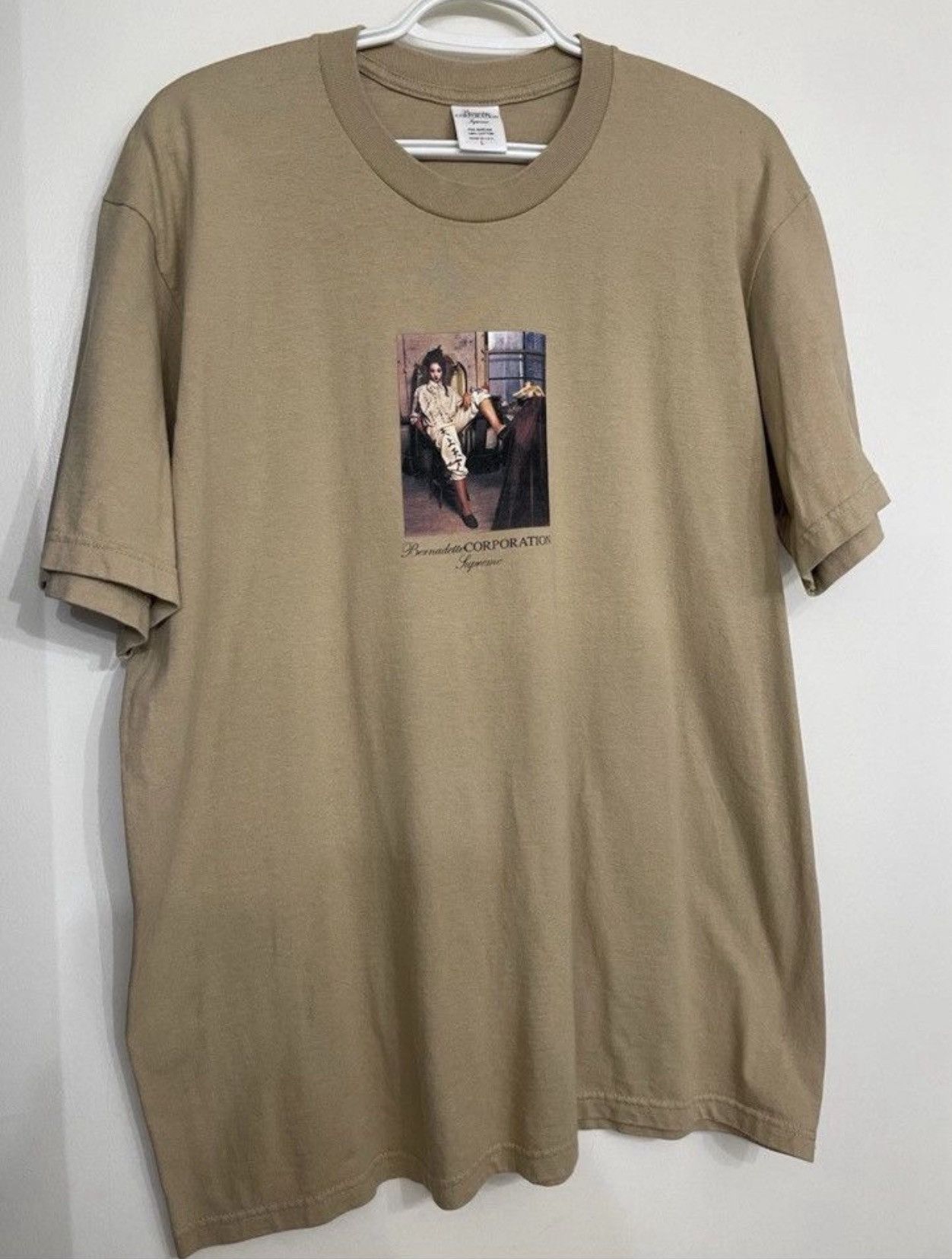 Supreme SUPREME X BERNADETTE CORPORATION TEE TAN SIZE LARGE Size US L / EU 52-54 / 3 - 1 Thumbnail