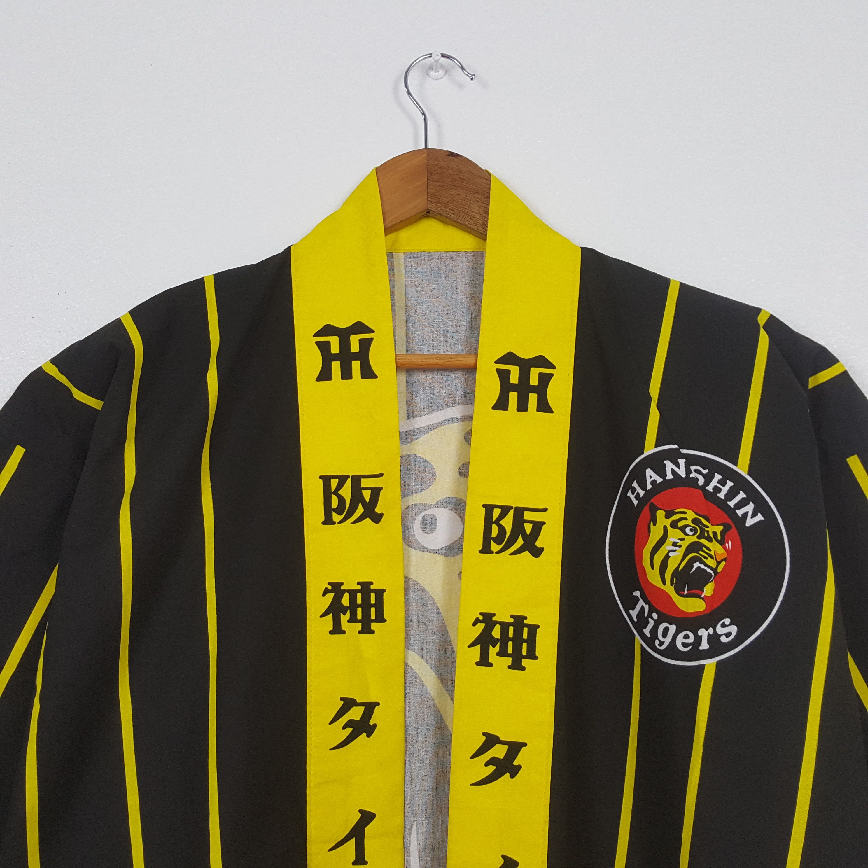 Vintage Vintage Hanshin Tigers Japan Baseball Team Kimono C304N16 Size US XL / EU 56 / 4 - 4 Thumbnail