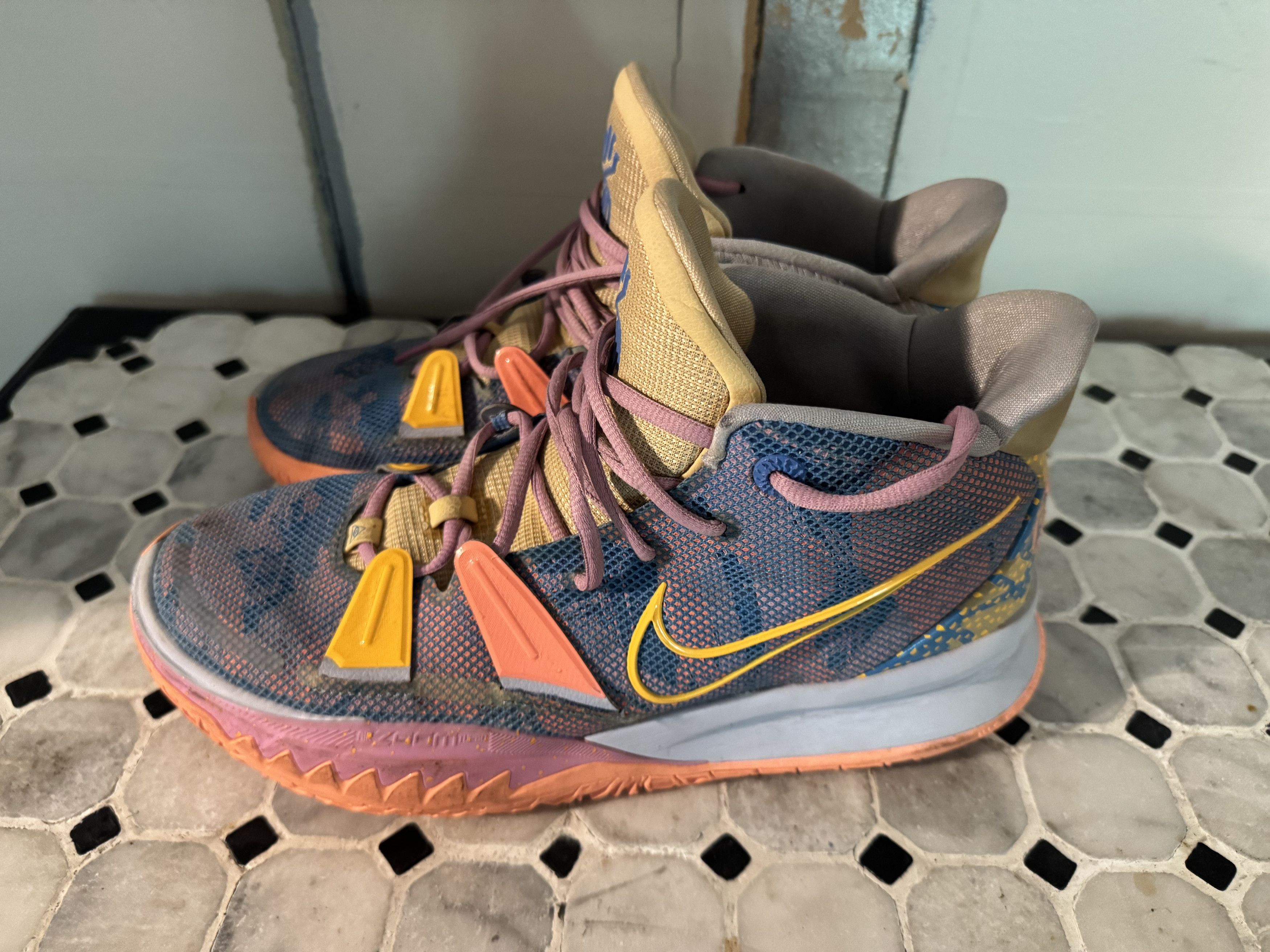 Nike Nike Kyire Size US 11 / EU 44 - 2 Thumbnail
