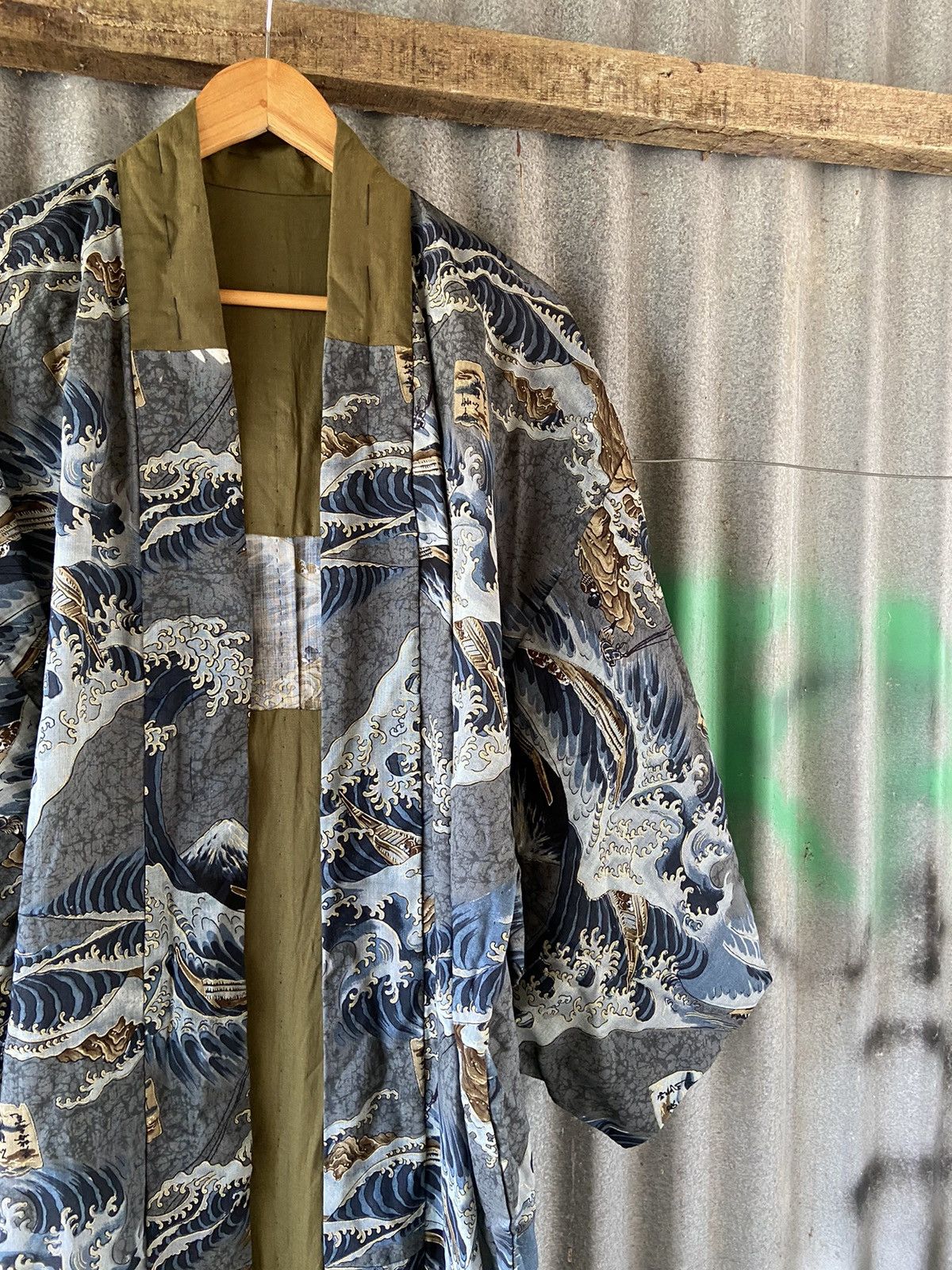 Komono Vintage Japanese Kimono Robe Great Wave Hokusai Yukata Haori Size US M / EU 48-50 / 2 - 3 Thumbnail