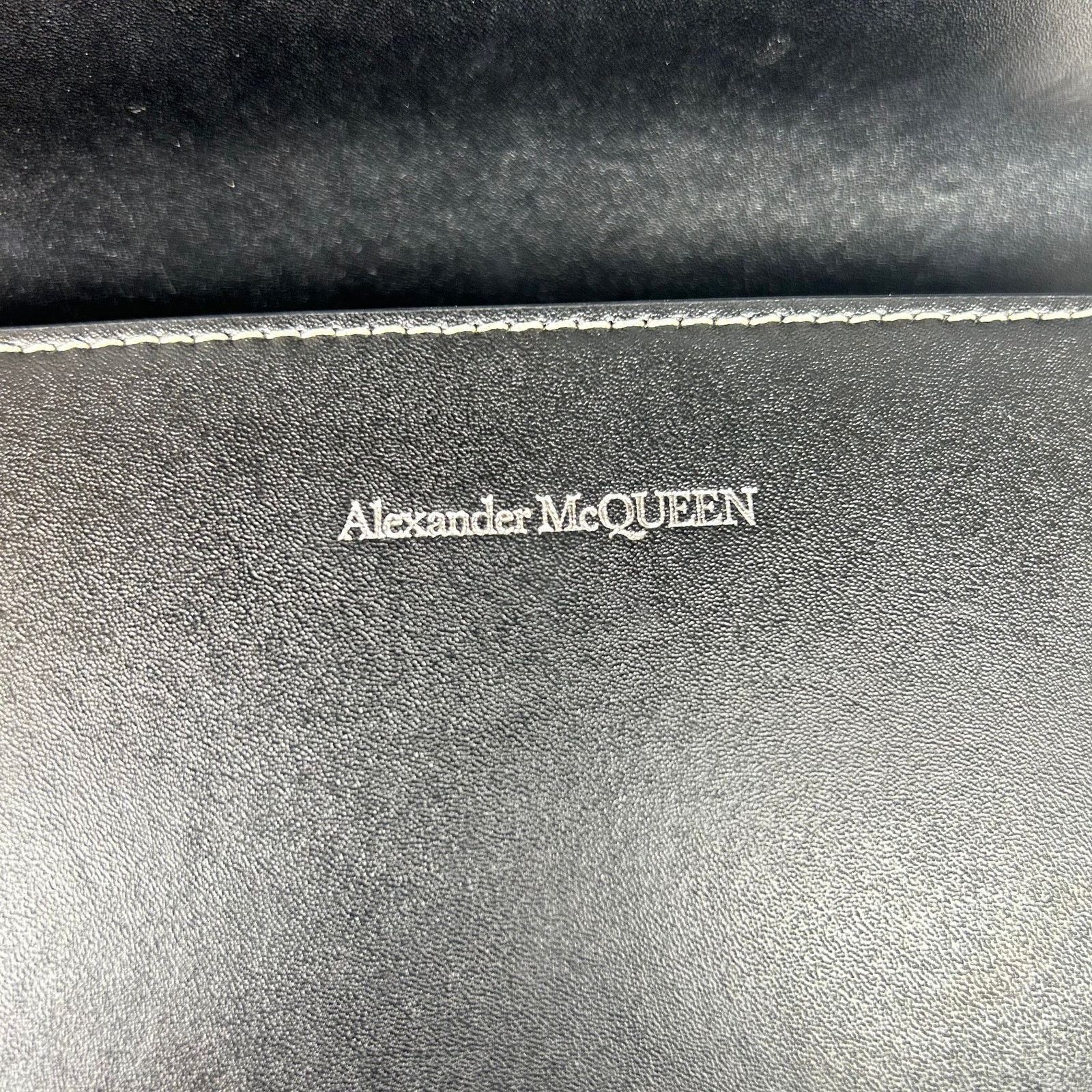 Alexander McQueen Alexander McQueen Black Jeweled Spike Skull Shoulder Bag Size ONE SIZE - 9 Thumbnail