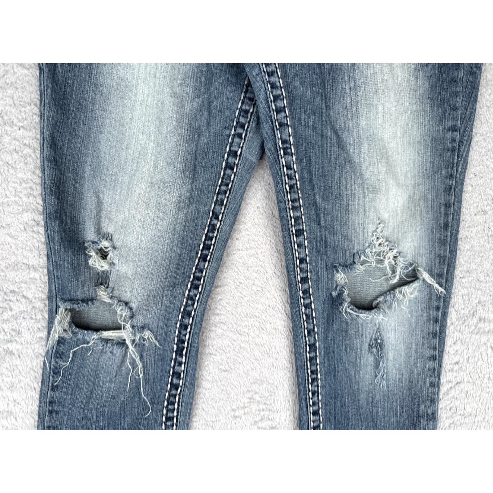 Denime Paisley Sky Jeans Women 8 Capri Blue Distressed Lace Denim 30x24 Mid Rise 5-Pocket Studded Embroidered Cotton Blend Spandex Pattern Solid Size 30" / US 8 / IT 44 - 3 Thumbnail