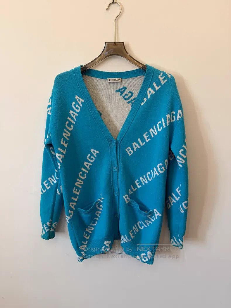 Balenciaga Balenciaga V Neck Woolen Sweater Size XS / US 0-2 / IT 36-38 - 1 Thumbnail