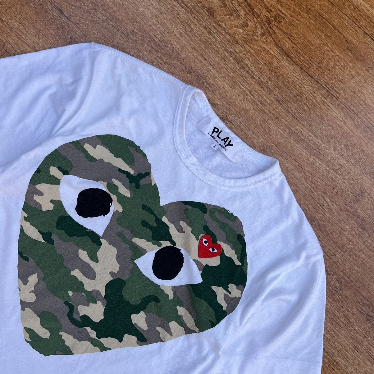 Comme des Garcons Comme Des Garçons Play Big Heart Camouflage T-shirt Size US L / EU 52-54 / 3 - 5 Thumbnail