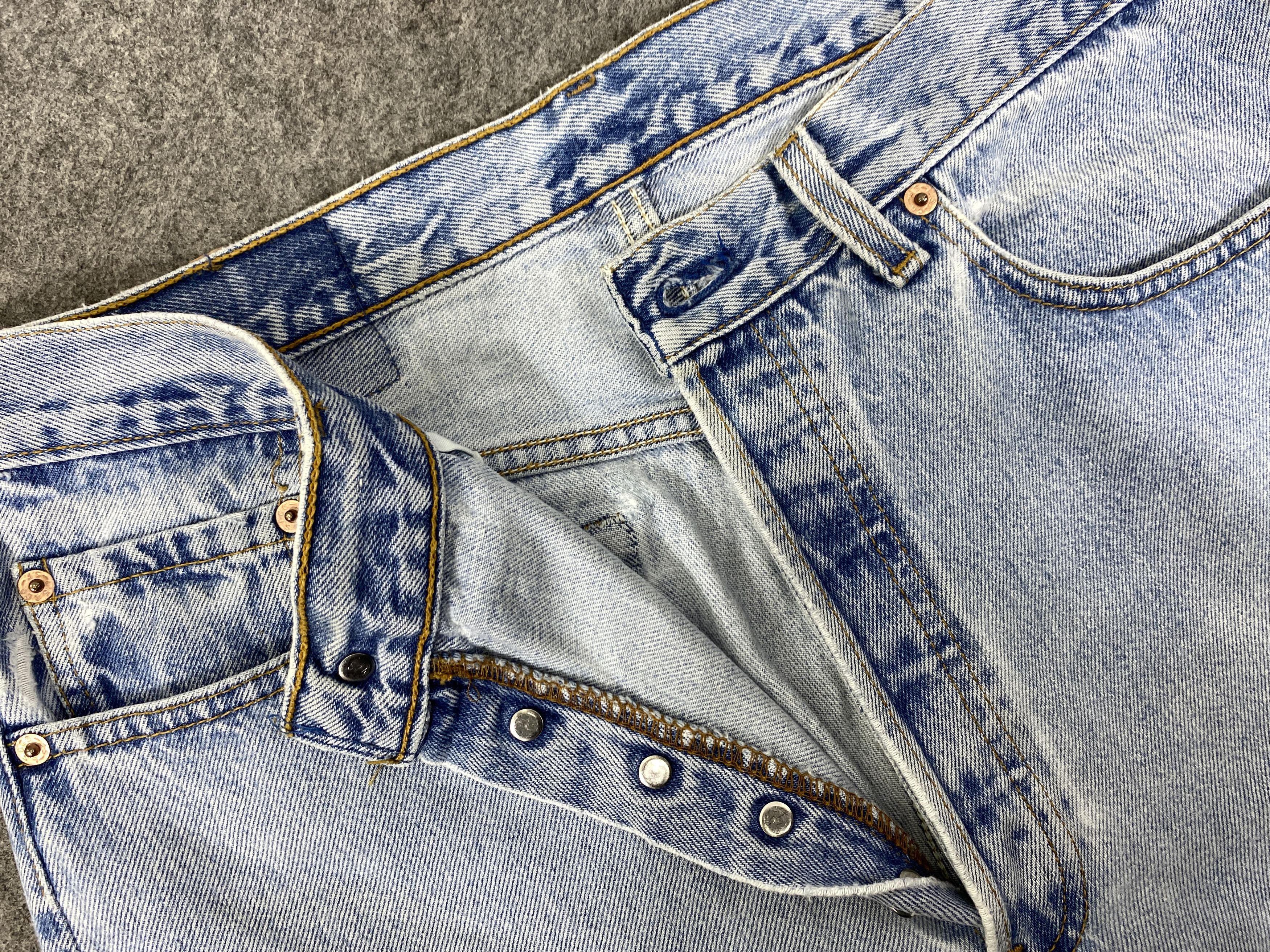 Japanese Brand Light Blue Vintage Levis 501 USA Jeans 33x25- JN3114 Size US 33 - 7 Thumbnail