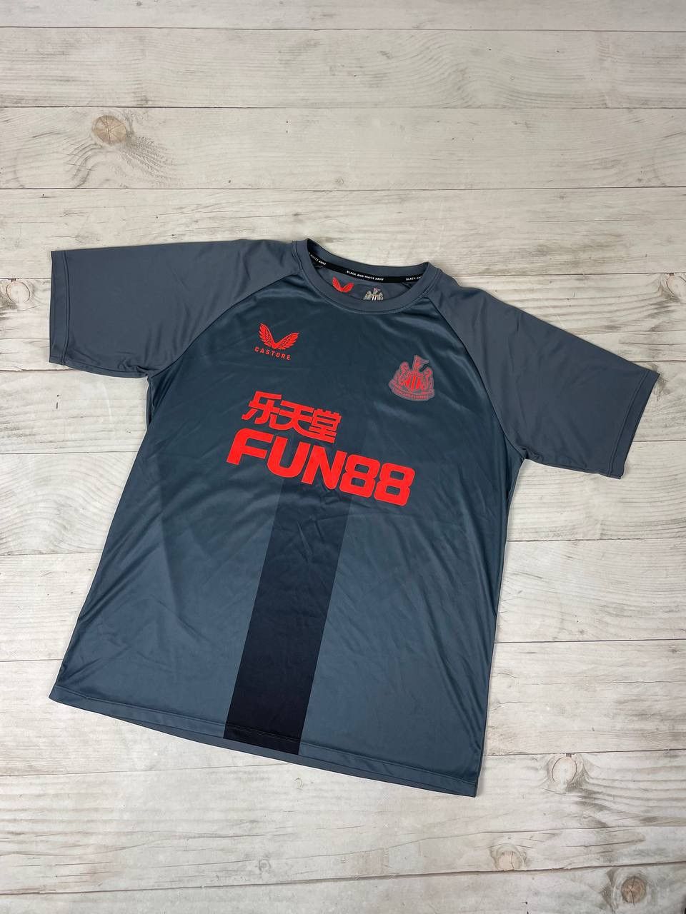 Castore Newcastle United 2021 2022 Training Shirt Soccer Jersey Size US XL / EU 56 / 4 - 1 Thumbnail
