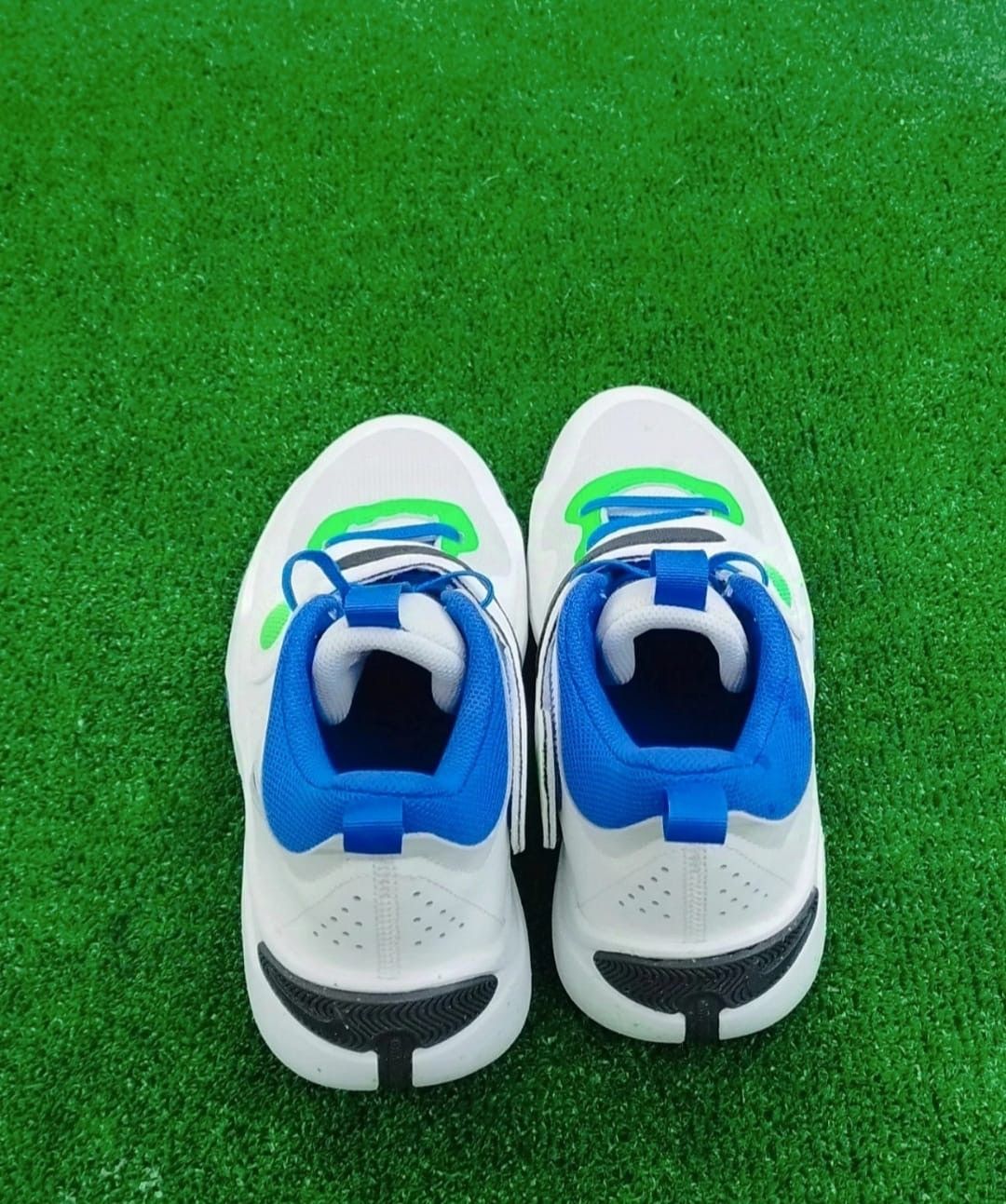 Nike Shoes Nike Team Hustle D11 Size US 6 / EU 39 - 5 Thumbnail