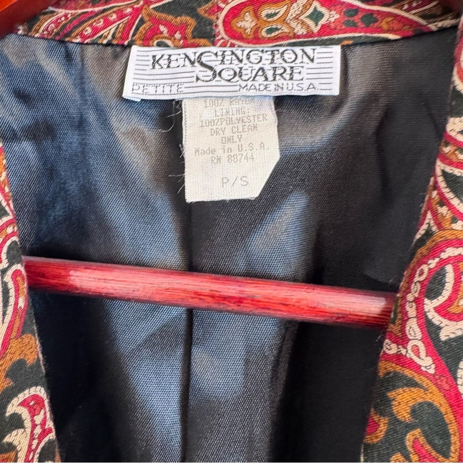 Vintage Vintage Rust Black Paisley Satin Cuff Button Blazer Womens S Size S / US 4 / IT 40 - 12 Thumbnail