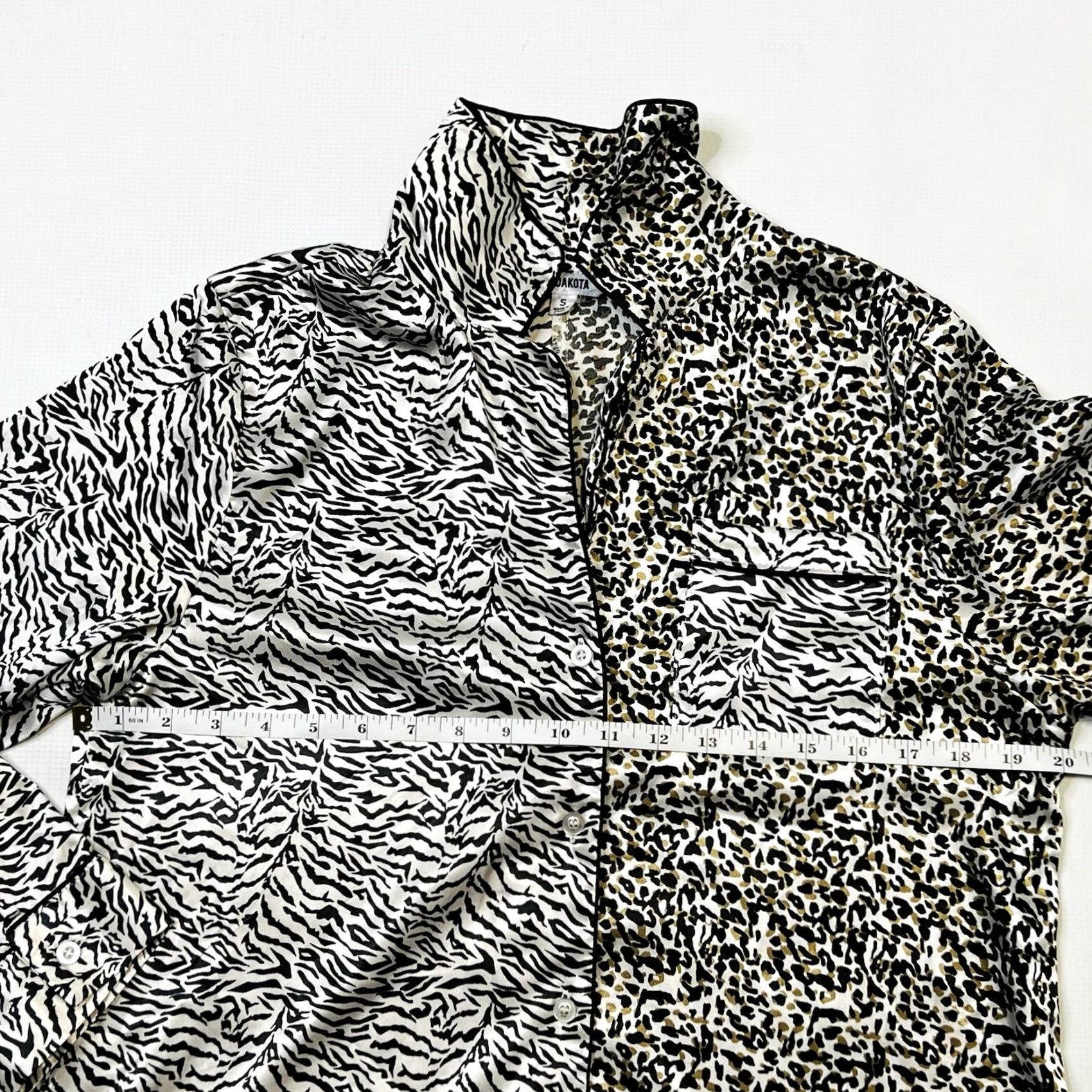 BB Dakota BB Dakota Pajama Top Small Satin Button Up Long Sleeve Animal Print Leopard Zebra Women’s Satin Pajama Top Size S / US 4 / IT 40 - 6 Thumbnail