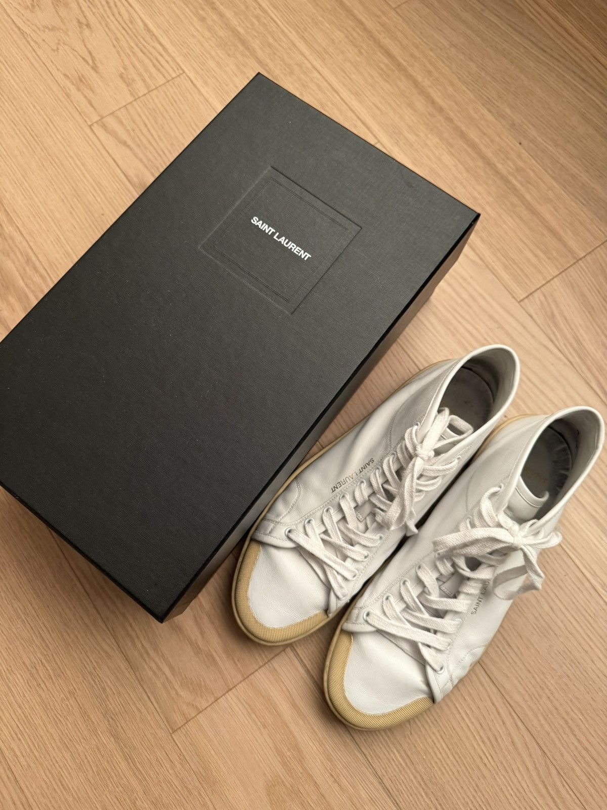 Saint Laurent Paris Saint Laurent Paris Mid Top Sneaker in White Size US 10 / EU 43 - 13 Thumbnail