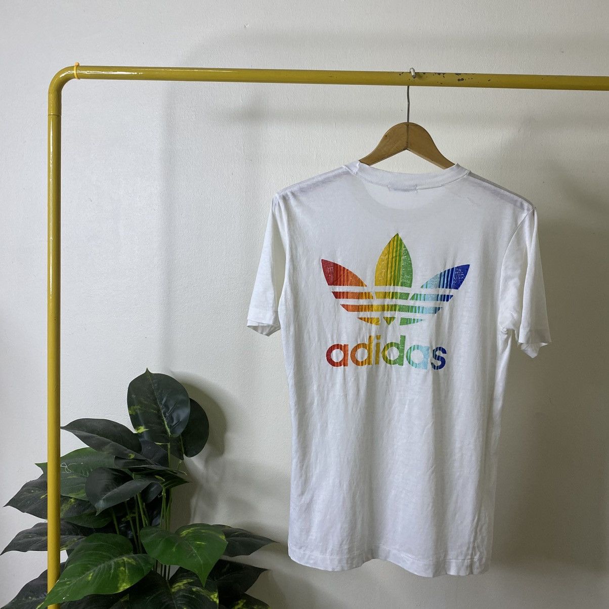 Adidas Vintage 1990s Adidas Adicolour T Shirt Size US S / EU 44-46 / 1 - 1 Thumbnail