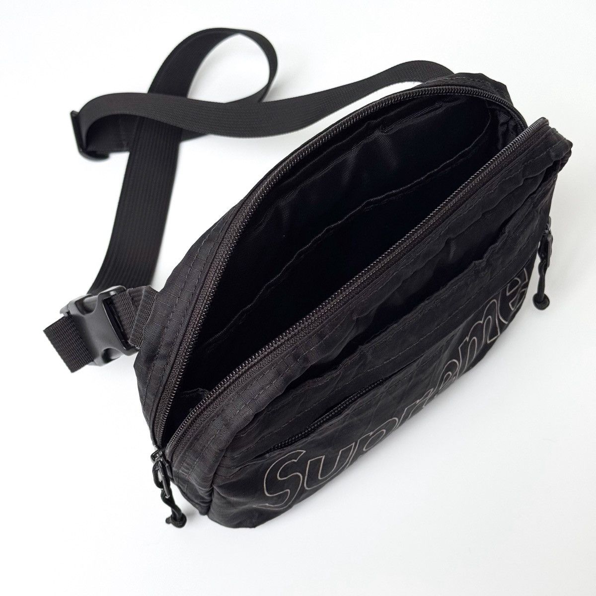 Supreme Shoulder Bag (FW18)