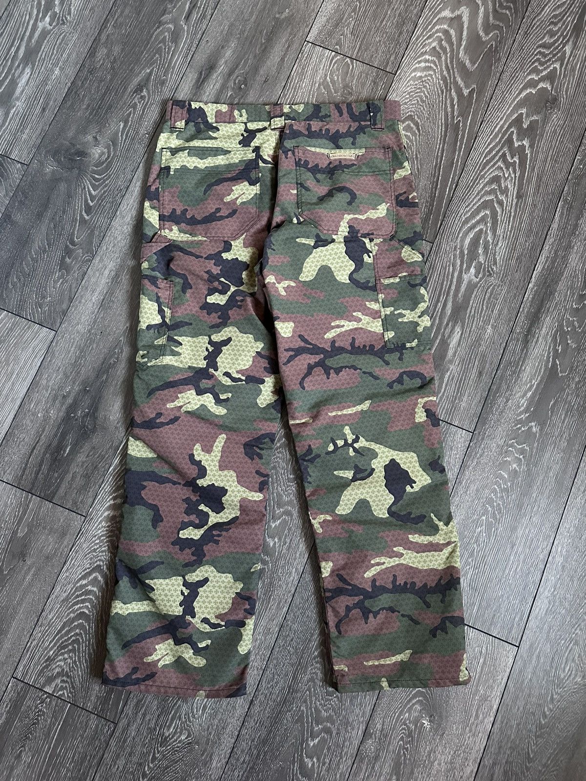 Chrome Hearts chrome hearts new camo monogram double knee carpenter pants Size US 33 - 2 Thumbnail