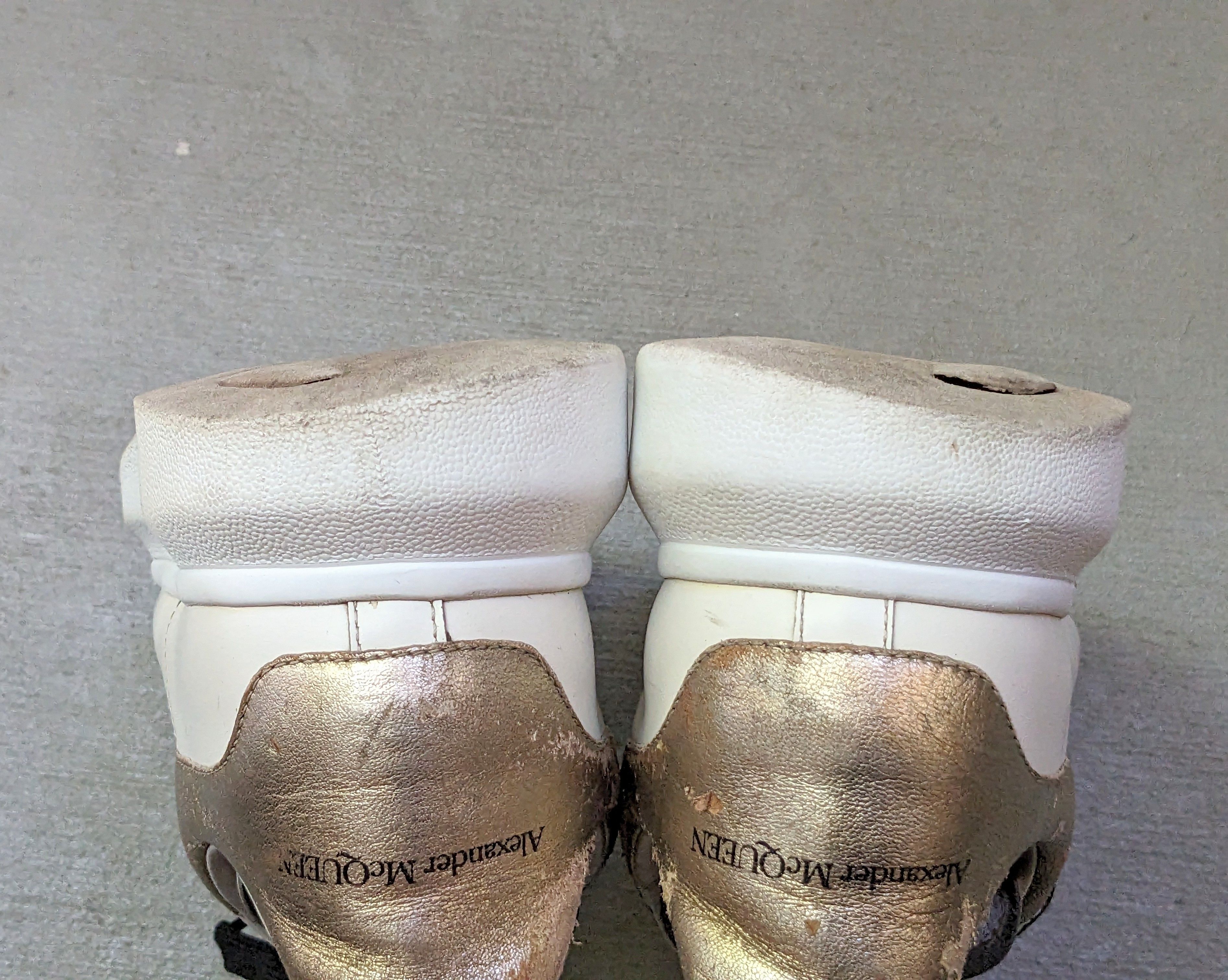 Alexander McQueen Alexander McQueen Larry Oversized Sneakers 9 42 White Gold Size US 9 / EU 42 - 19 Thumbnail