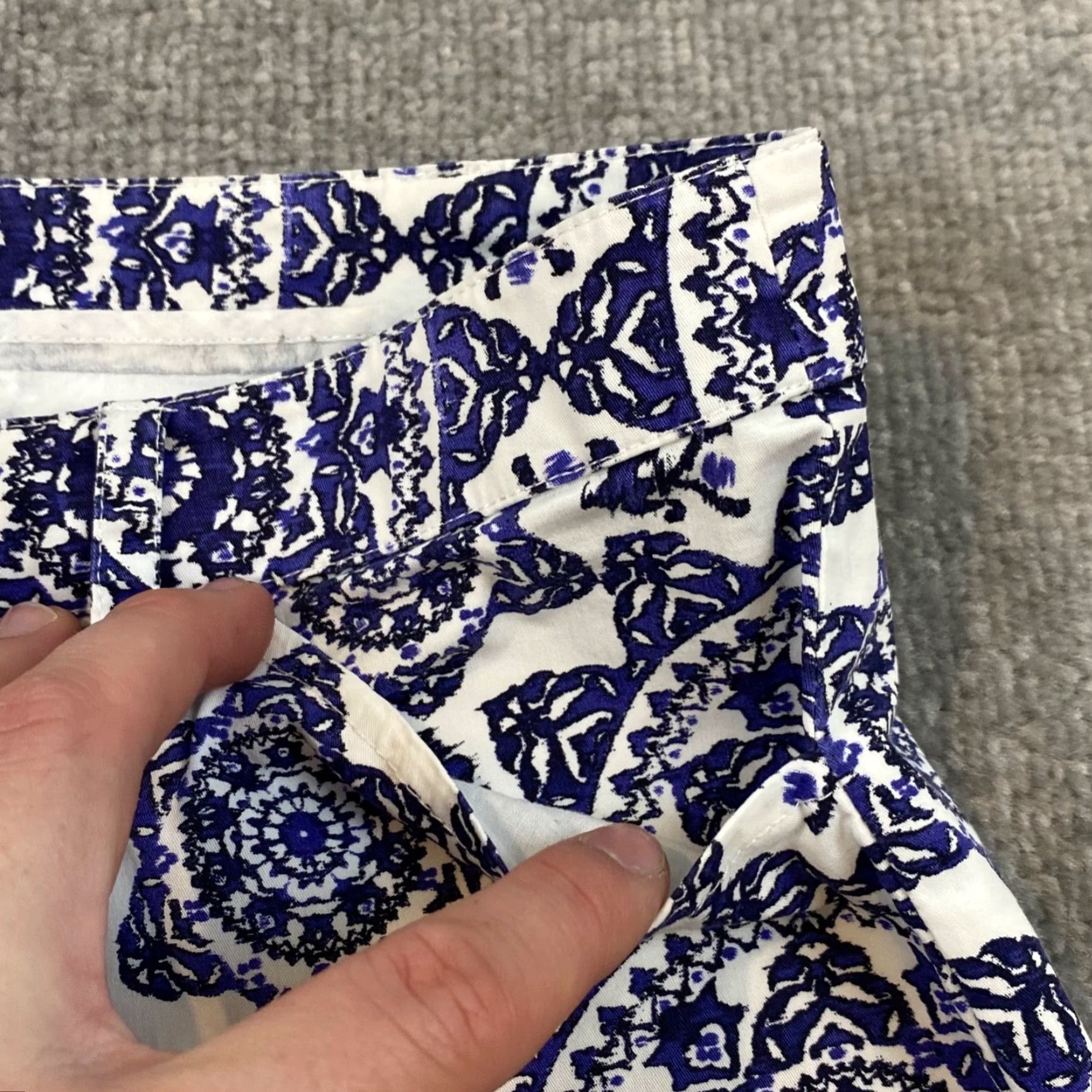 Vintage TYLER BOE Pants Womens 4 Blue White Floral Print Capris Straight Fit Workwear Size 27" / US 4 / IT 40 - 7 Thumbnail