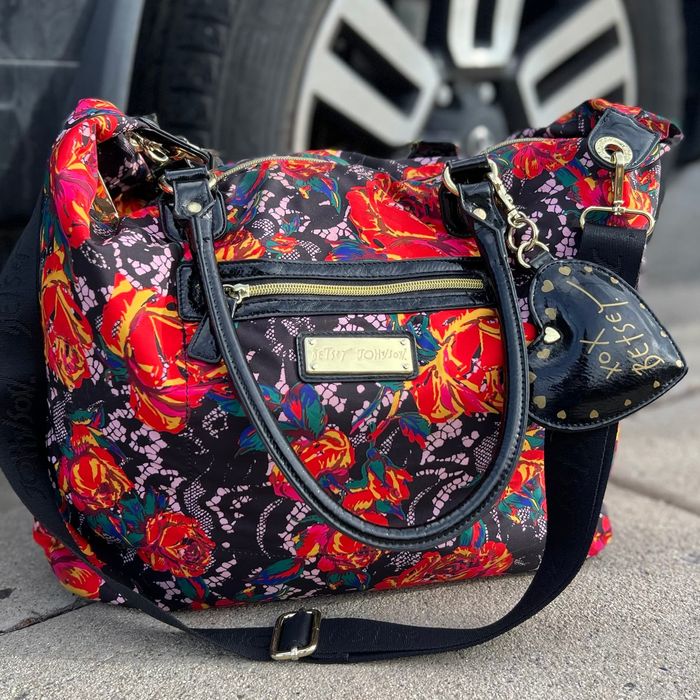 Betsey johnson weekender online bag size