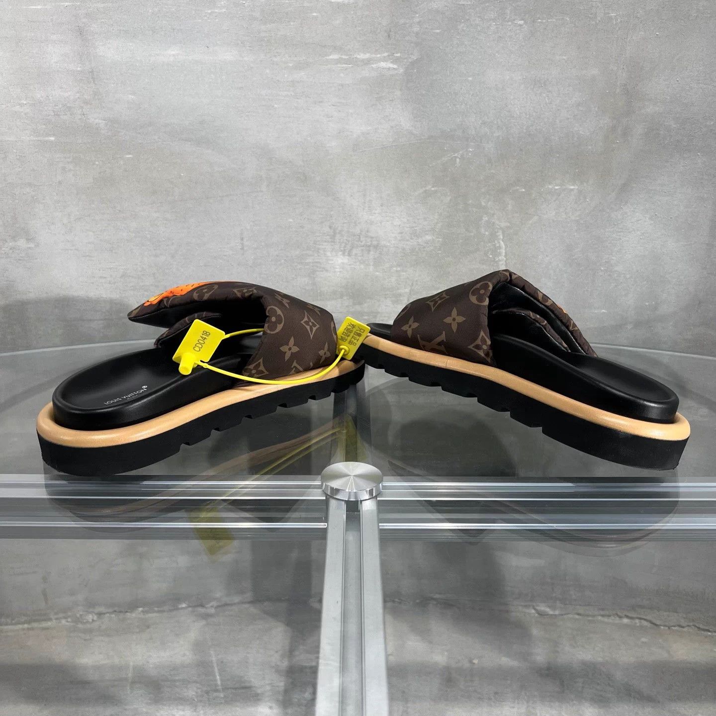 Louis Vuitton LV Pool Pillow Comfort animal print brown UK3 slipper Size US 5.5 / IT 35.5 - 5 Thumbnail