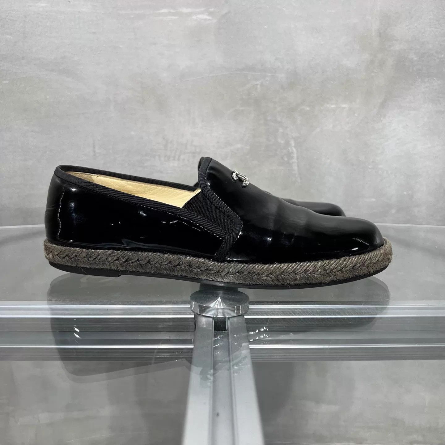 Chanel Chanel Metallic CC Logo Patent Leather Loafer 37.5 YH28915 Size US 7 / IT 37 - 4 Thumbnail