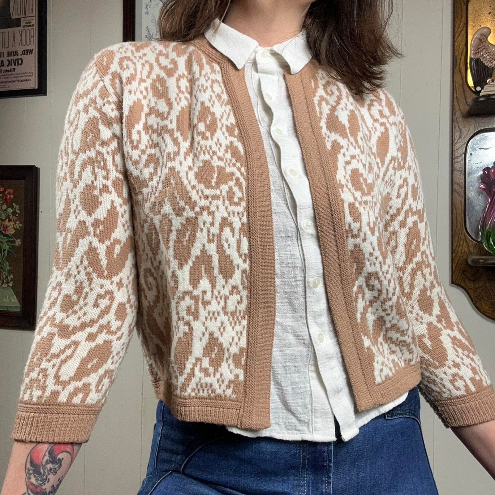Vintage Vintage 1960s 70s Cream Brown Floral Cover Up Cardigan Size S / US 4 / IT 40 - 1 Thumbnail