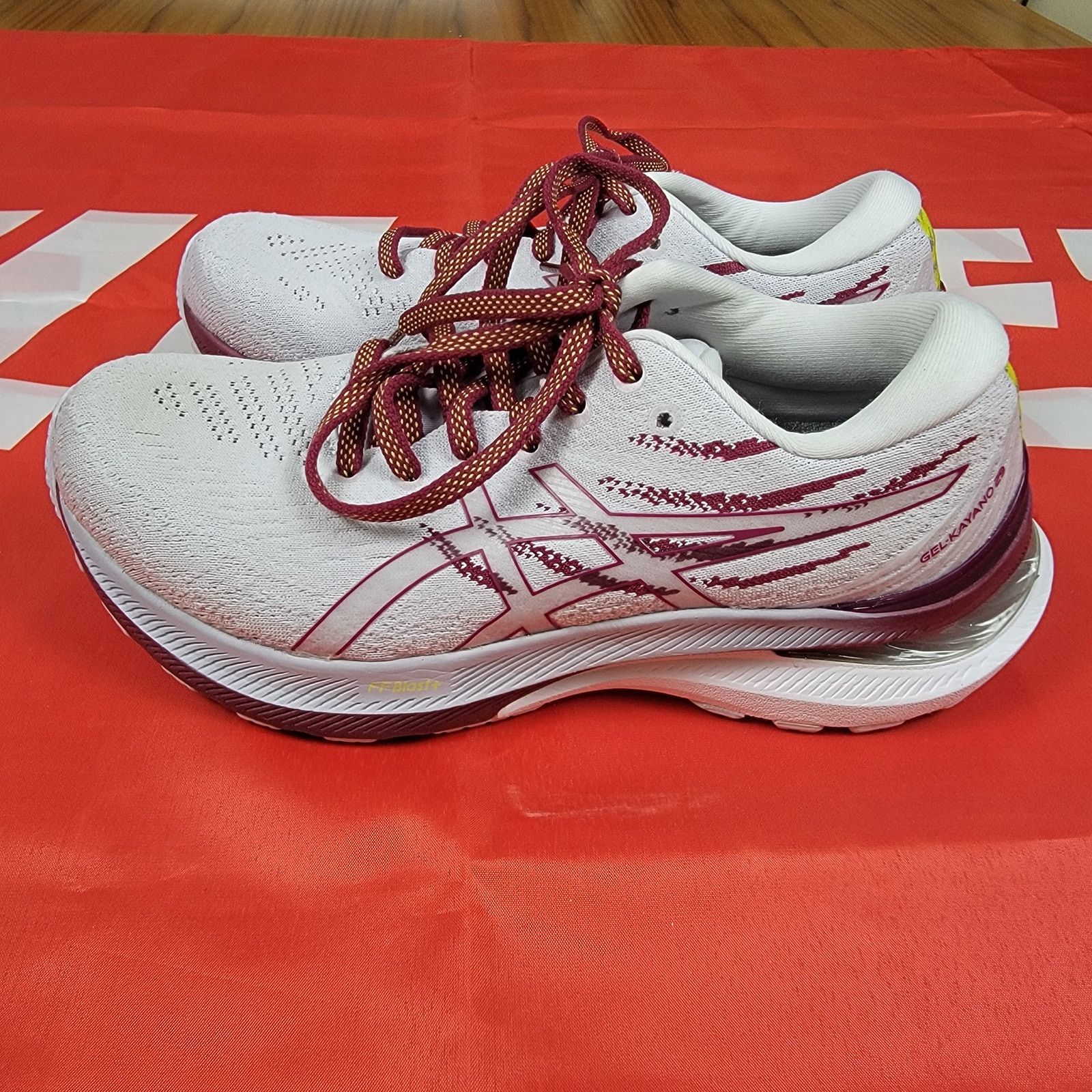 Asics Asics Wmns Gel Kayano 29 Platinum 'Lilac/Berry' Sz 7 (75) Size US 7 / IT 37 - 2 Thumbnail