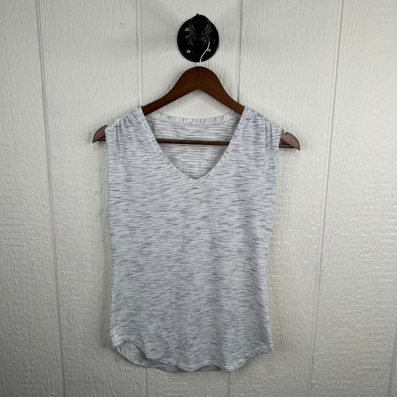 Lululemon Modern Lululemon Gray Workout Athletic Tank Top Size 6 Size S / US 4 / IT 40 - 1 Thumbnail