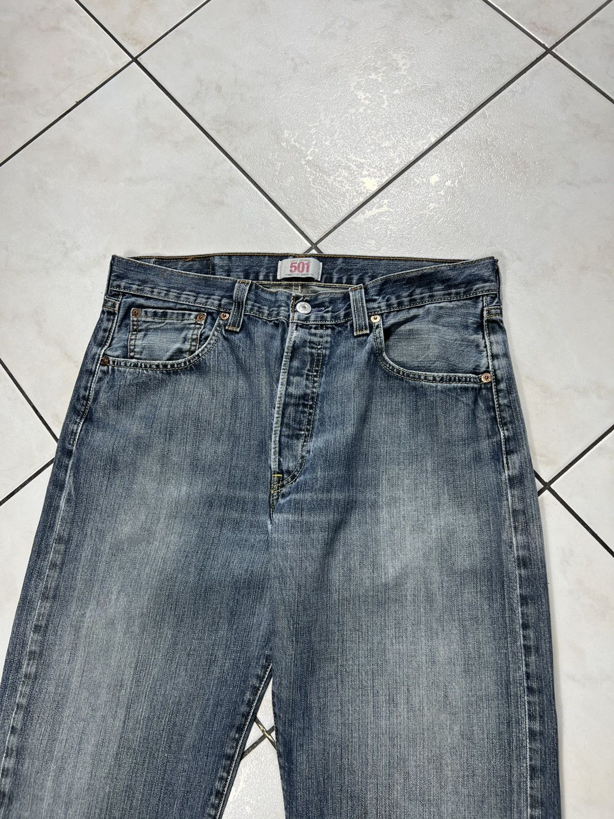 Levi's Vintage Levi’s 501 straigth leg button-fly washed y2k jeans Size US 34 / EU 50 - 3 Thumbnail
