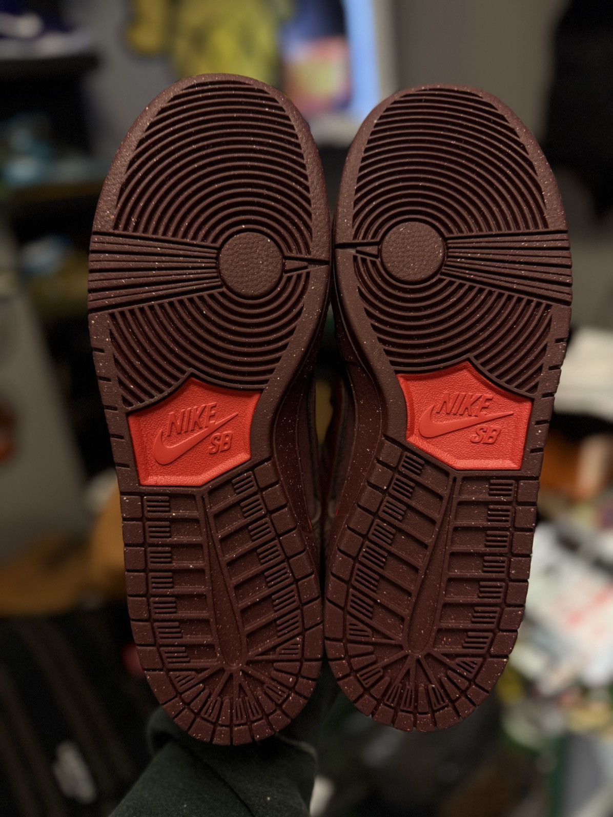 Nike Nike Dunk Low SB Burgundy Crush City Of Love 10.5 (NEW) Size US 10.5 / EU 43-44 - 12 Thumbnail