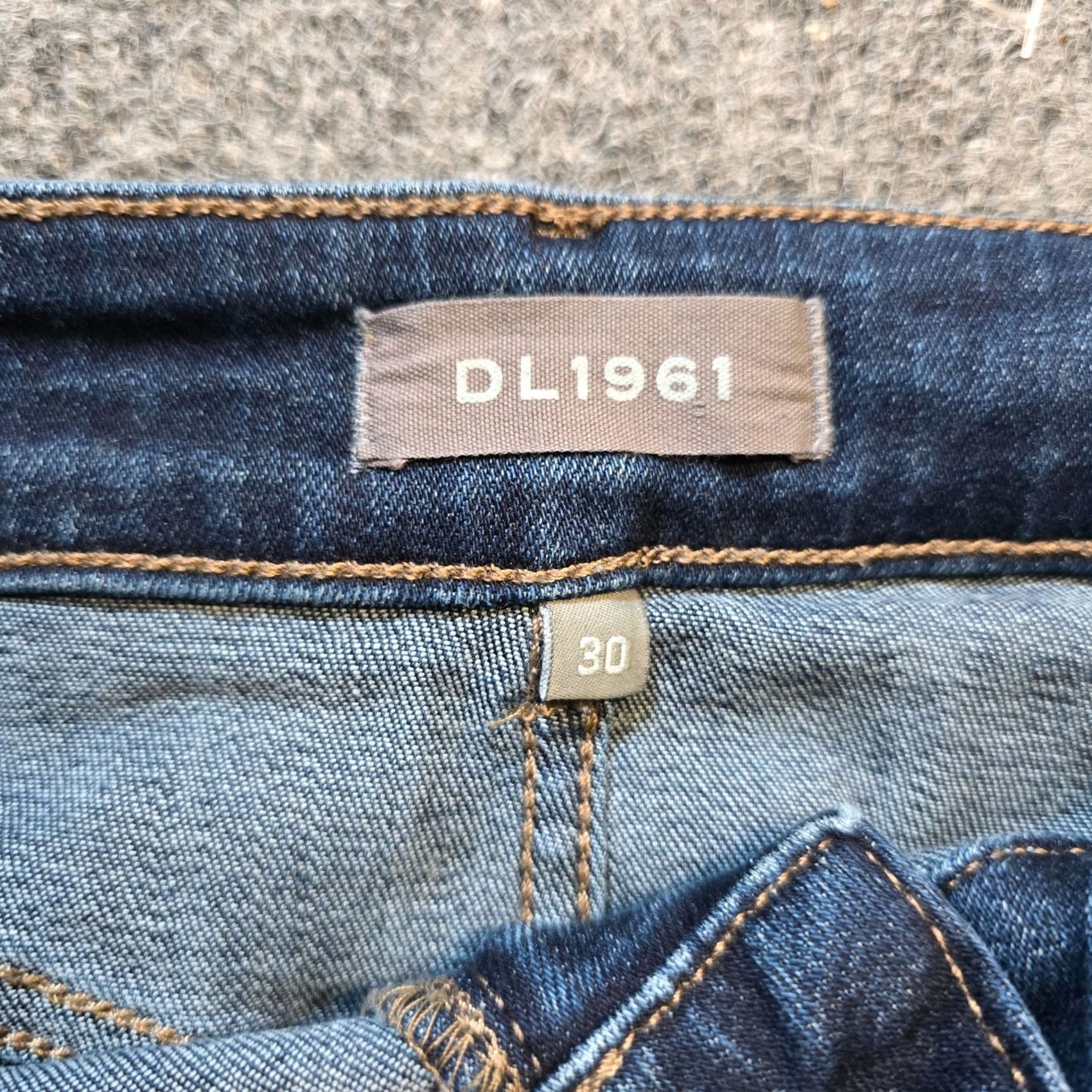 DL1961 DL1961 Jeans Womens 30 Blue Flare Mid Rise Dark Wash Stretch Capsule Casual Jeans Size 30" / US 8 / IT 44 - 4 Thumbnail
