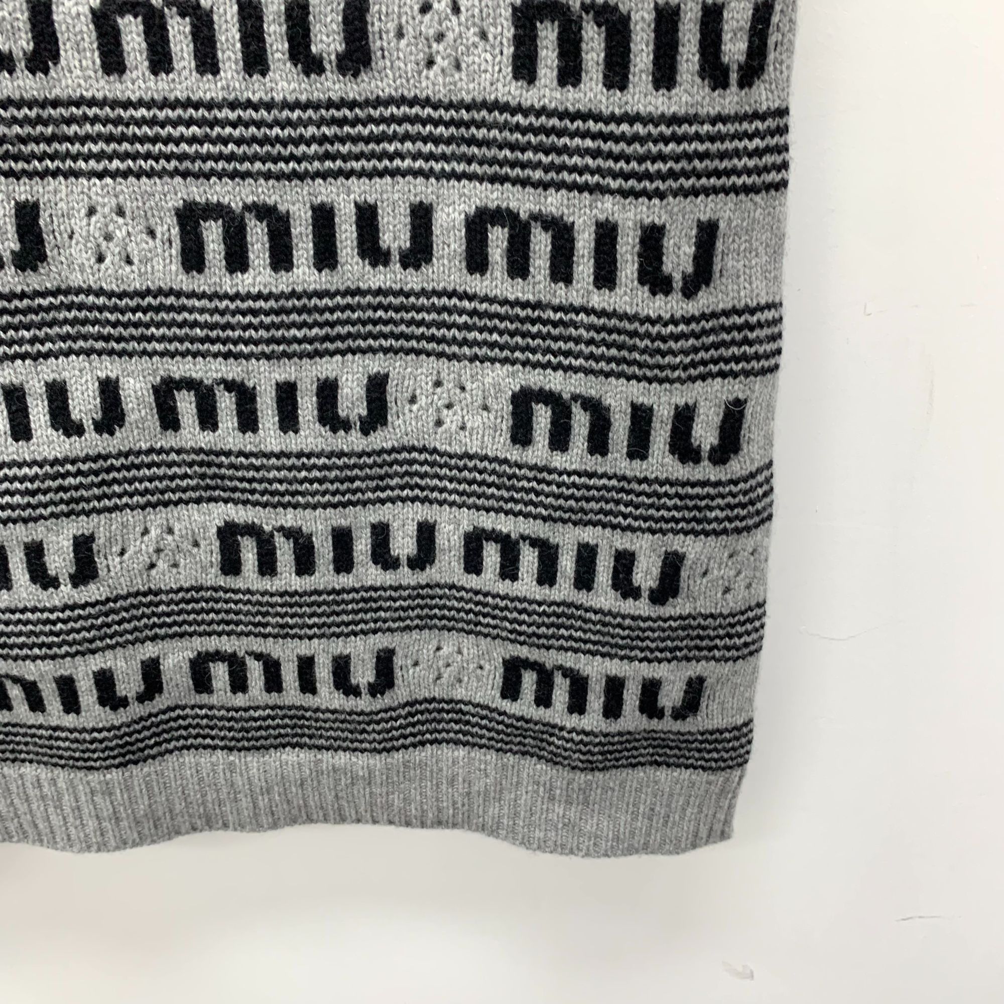 Miu Miu Miu Miu 2022 Dark Grey Logo Stripe Intarsia Cashmere Sleevel Size XS / US 0-2 / IT 36-38 - 6 Thumbnail