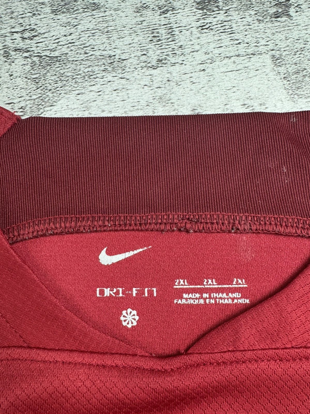 Nike LIVERPOOL 2022/2023 Red Nike Bloke core Soccer Football Fan T Shirt Jersey Kit Size US XXL / EU 58 / 5 - 9 Thumbnail