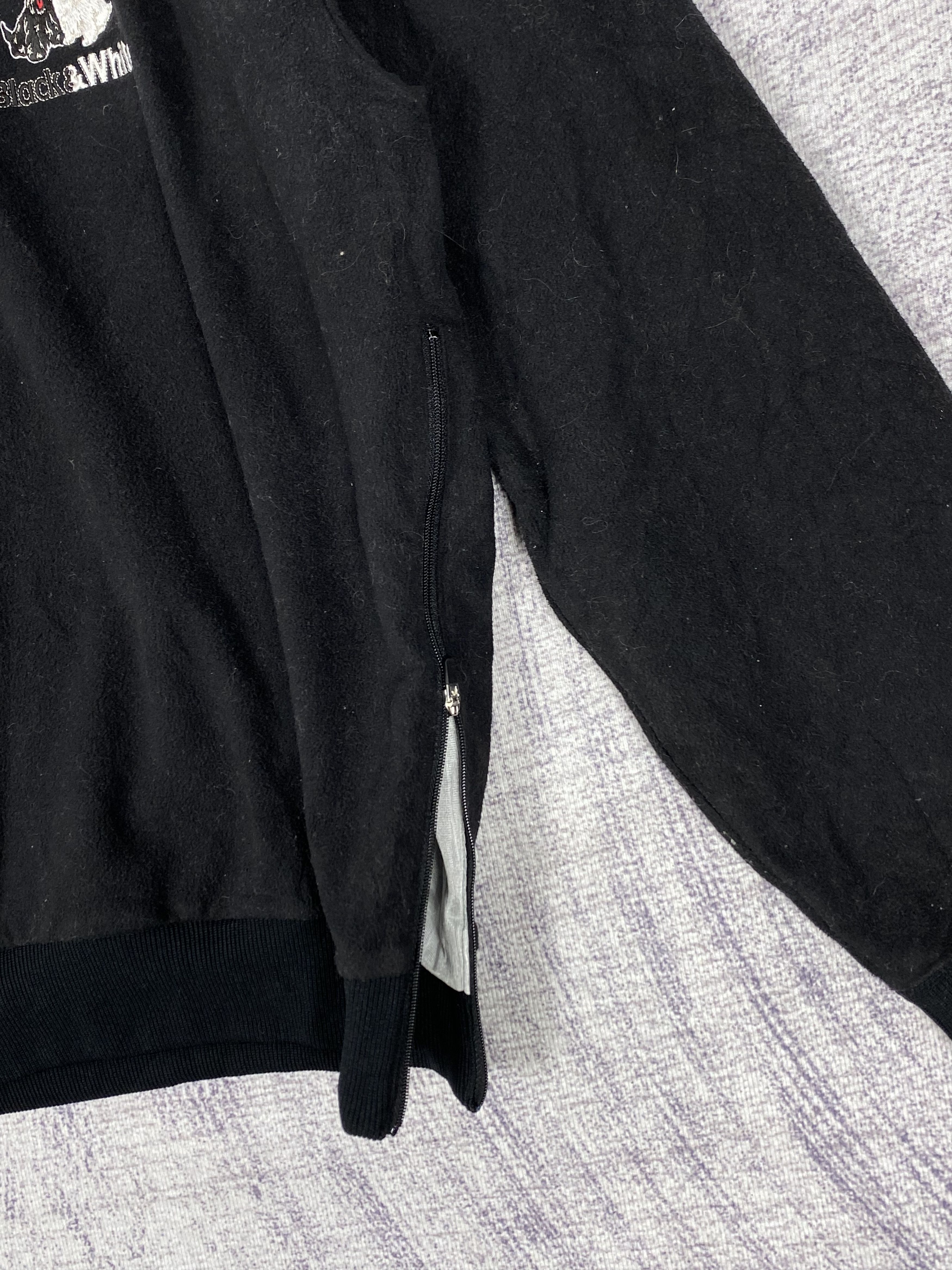 Japanese Brand Vintage Black & White Half Zipper Sweatshirts Size US L / EU 52-54 / 3 - 4 Thumbnail