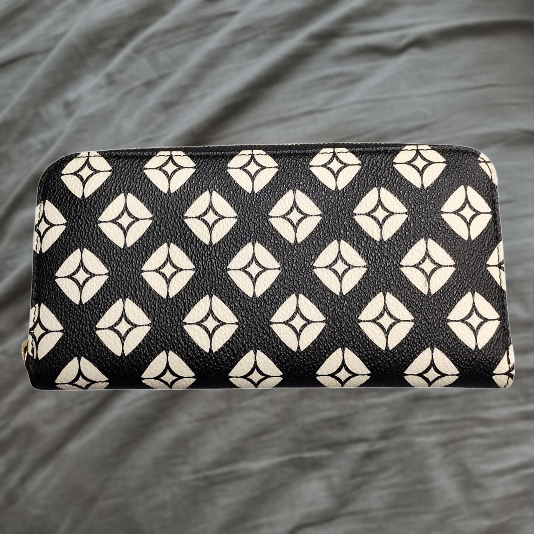 Fossil Fossil Wallet Geometric Print Leather Black White Zip-Around Womens Adult? Size ONE SIZE - 1 Thumbnail