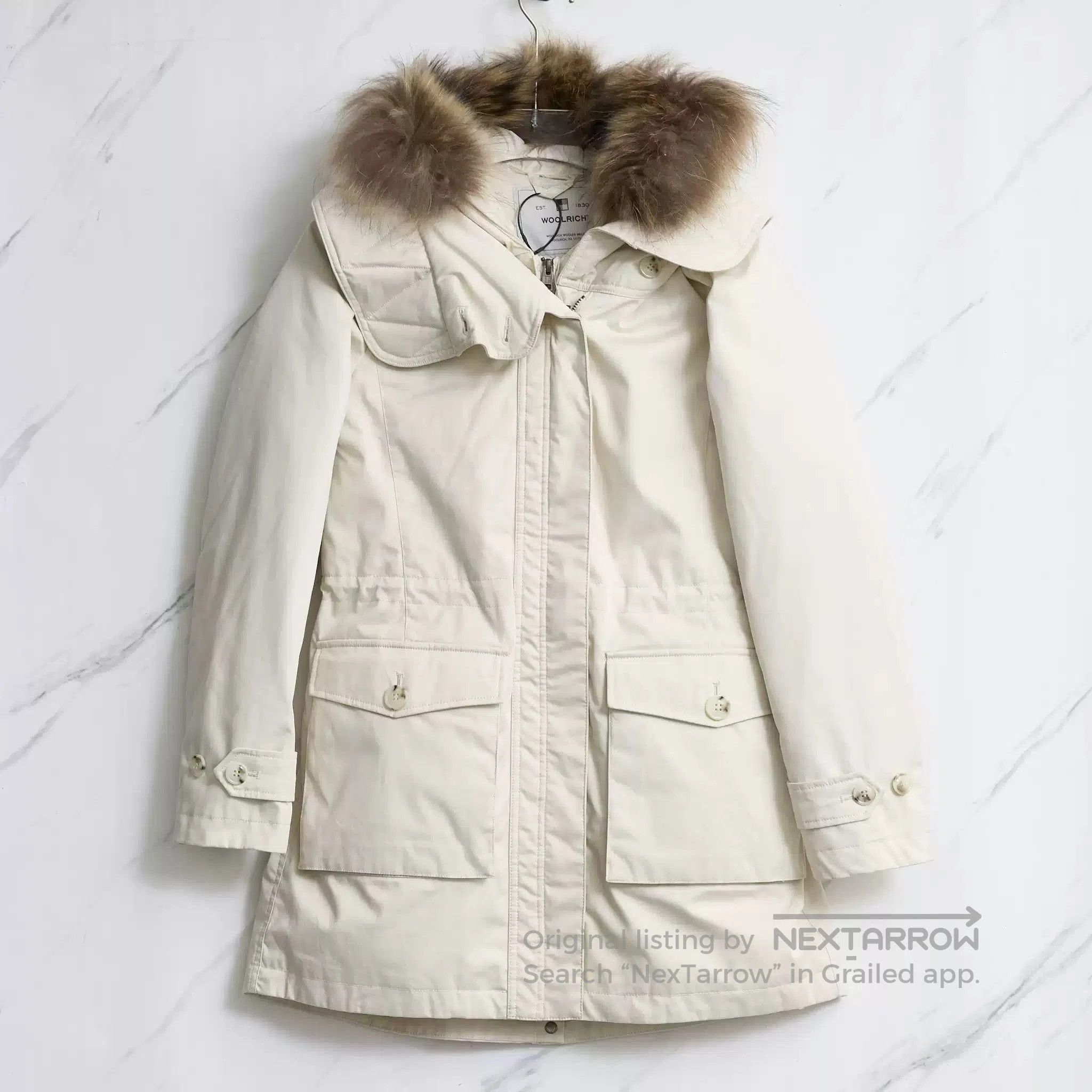 Woolrich Woolen Mills Woolrich Women's Detachable Fur Collar Down Jacket. Size M / US 6-8 / IT 42-44 - 1 Thumbnail