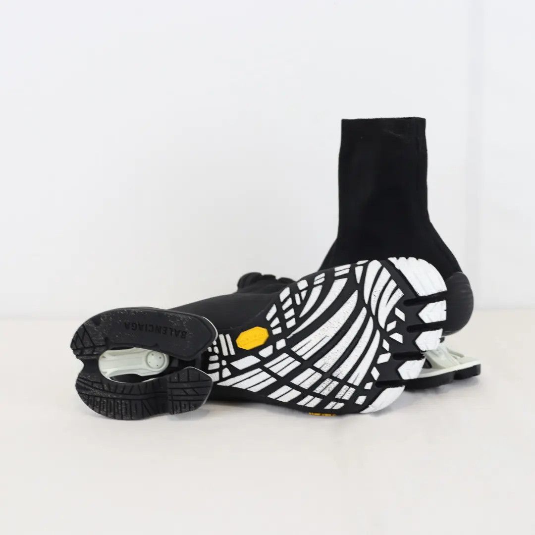Balenciaga o1rshd1 Q:2 / Flex Five Toe Socks Boots in Black/white Size US 8 / EU 41 - 11 Thumbnail