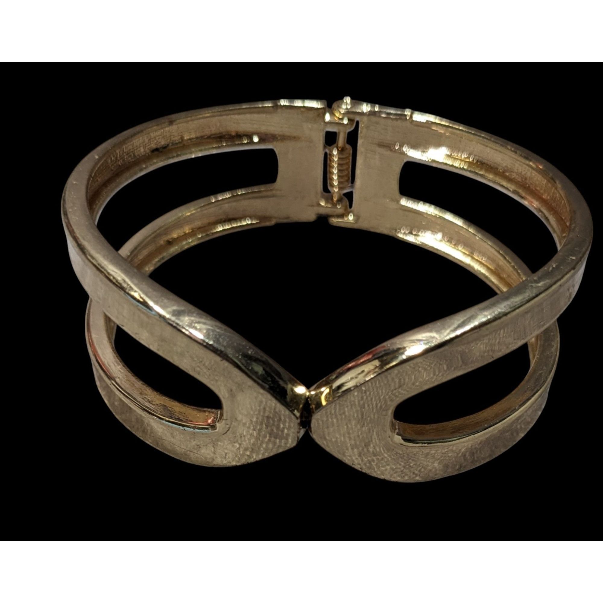 Other Gold-Tone Hinged Bangle Bracelet With Openwork Design Size ONE SIZE - 1 Thumbnail