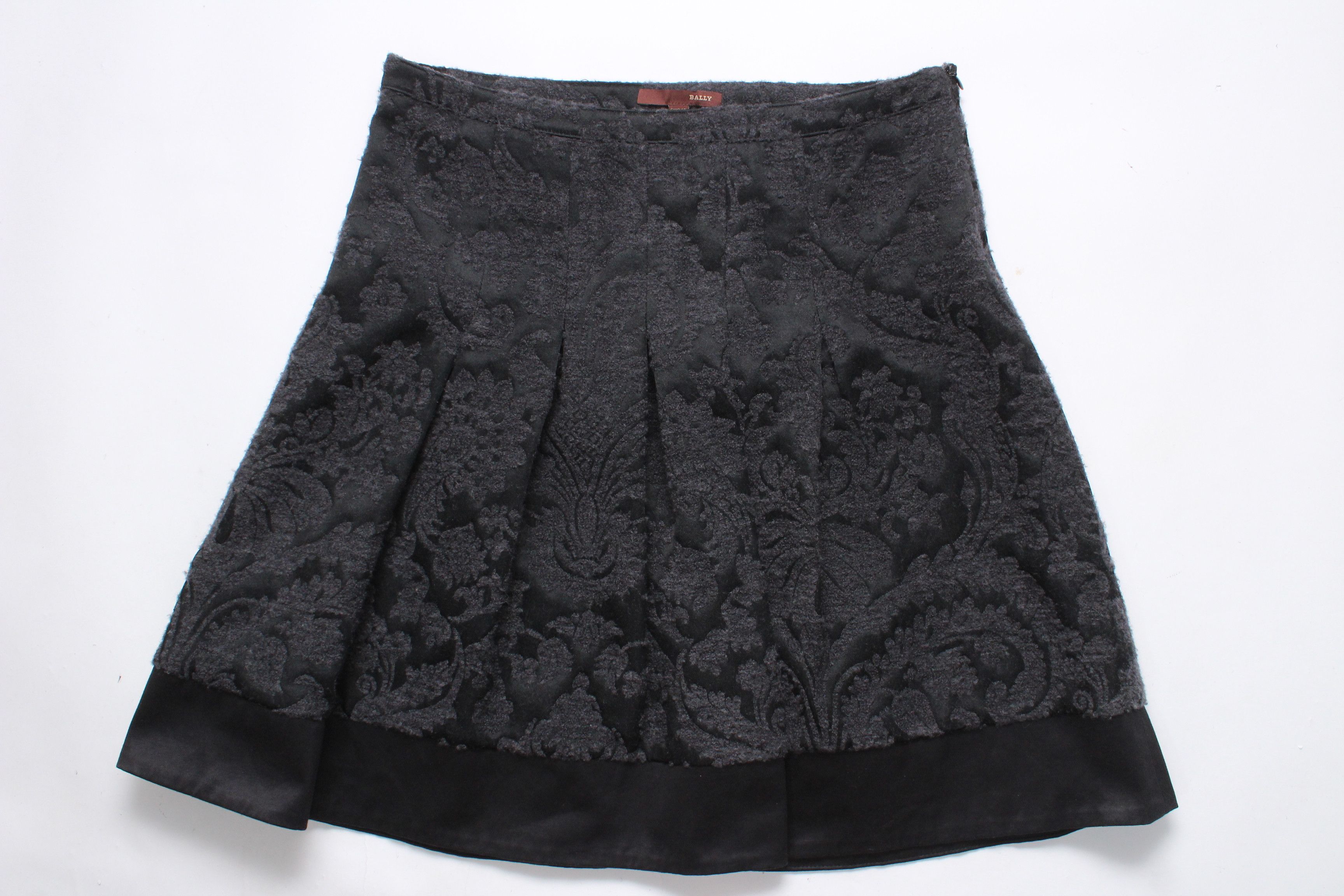 Bally Bally Skirt Wool Size US8 Authentic Hype Rare Vintage Size 30" / US 8 / IT 44 - 5 Thumbnail