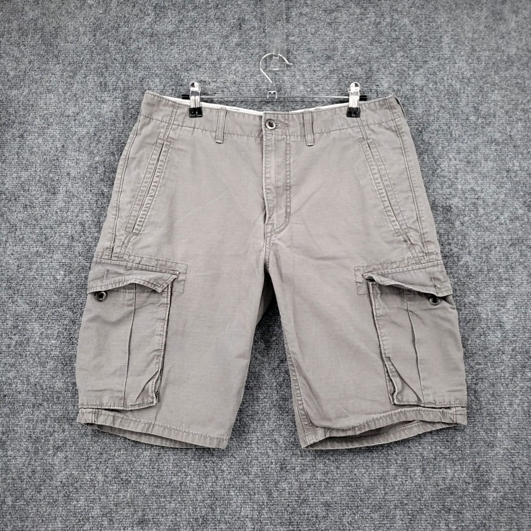 Levi's Levi's Cargo Shorts Mens 30 Gray Utility Zip Fly Bermuda Inseam 10in Size US 30 / EU 46 - 2 Thumbnail