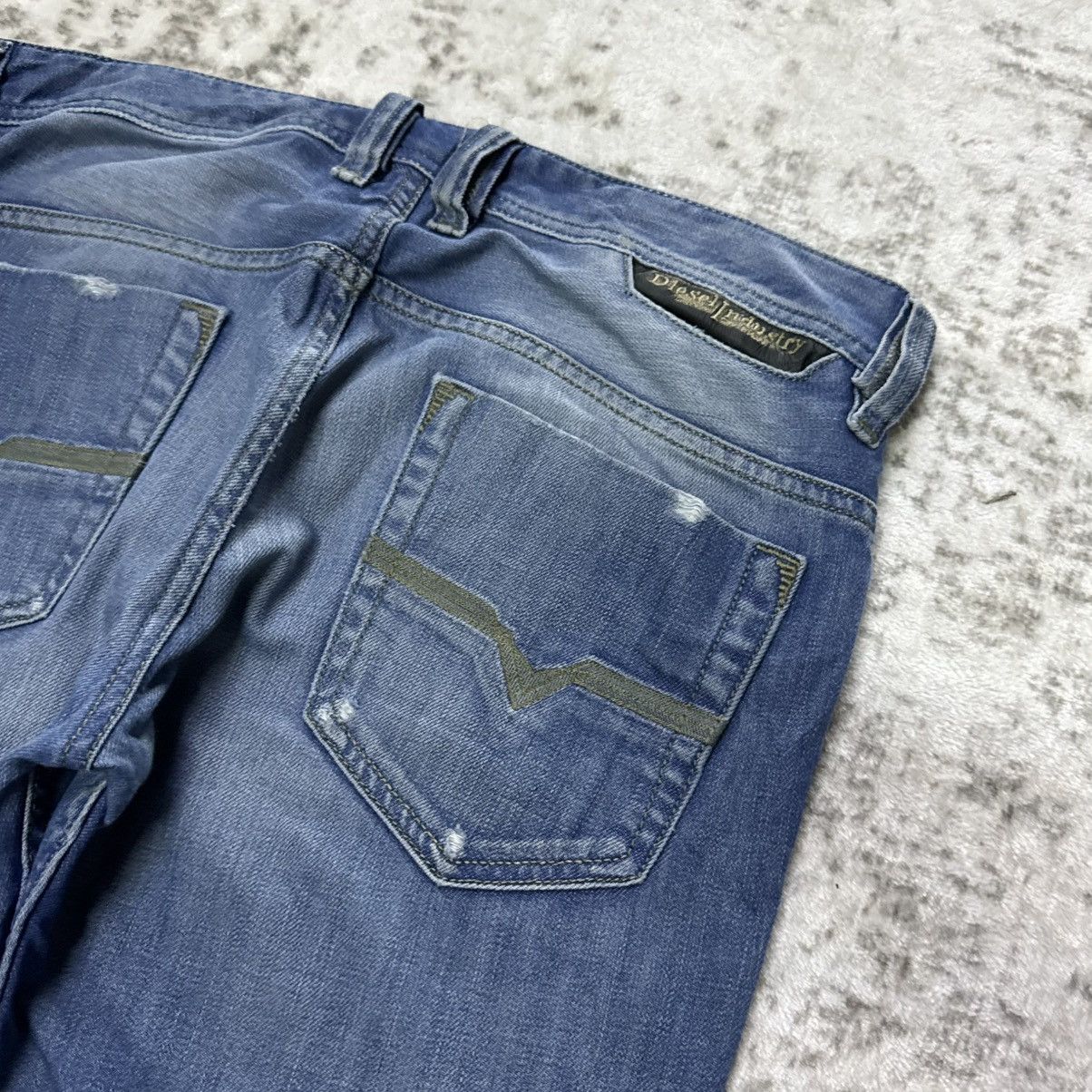 Diesel 2000s Diesel Fade Wash Studded Slim Jeans Size US 31 - 10 Thumbnail