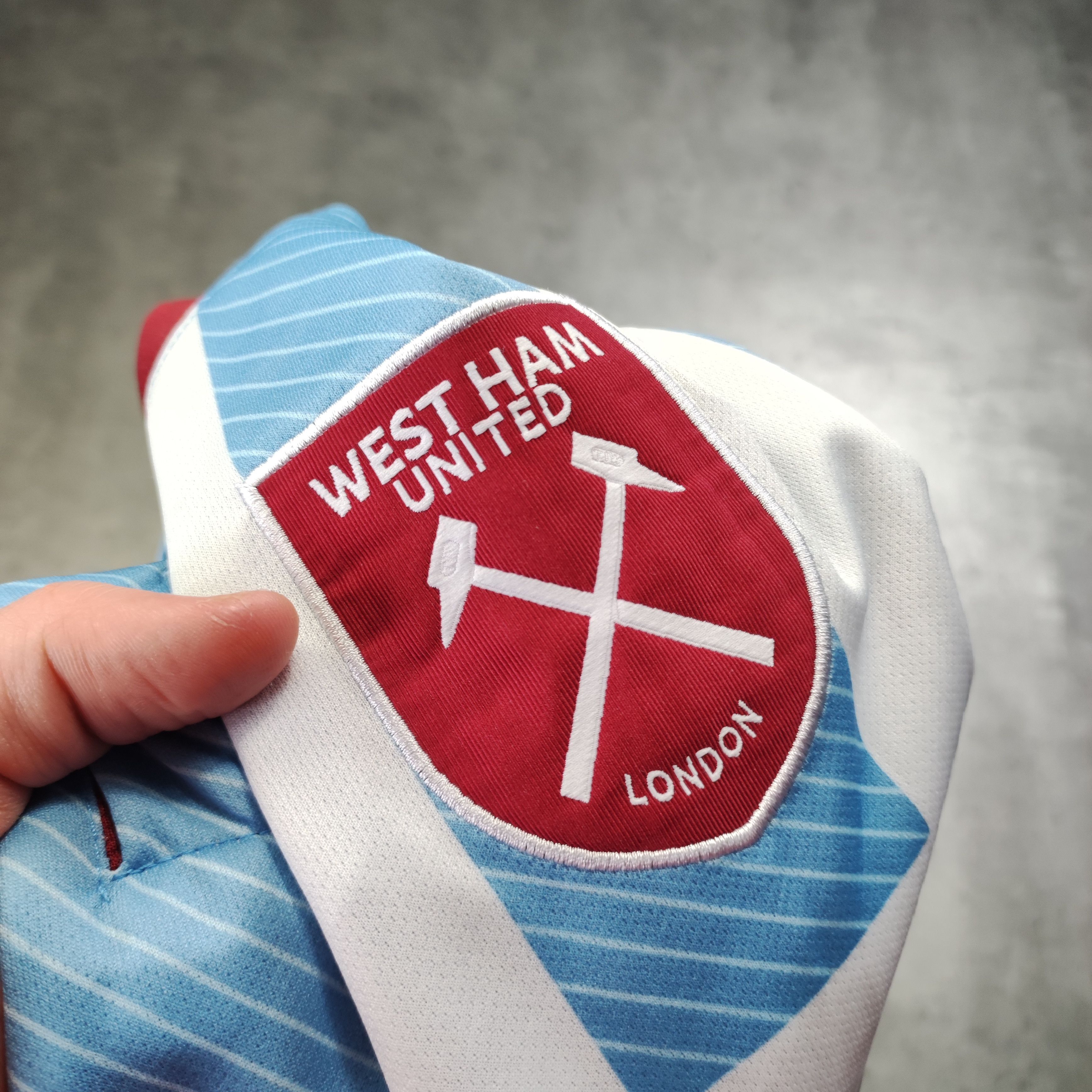 Vintage RARE #20 Bowen Umbro x West Ham United Football Jersey Size US L / EU 52-54 / 3 - 6 Thumbnail