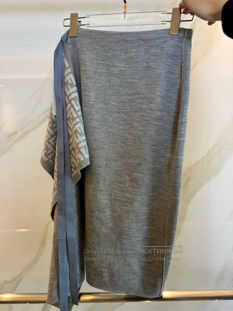 Fendi Fendi Showpiece irregular ribbon logo half skirt Size 26" / US 2 / IT 38 - 2 Thumbnail