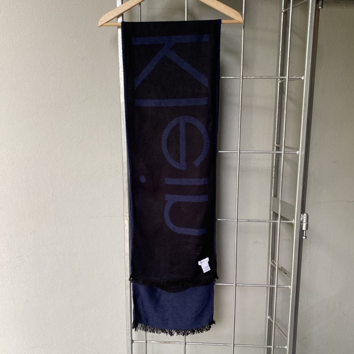 Calvin Klein Calvin Klein Navy & Black Logo Fringe Scarf Size ONE SIZE - 7 Thumbnail
