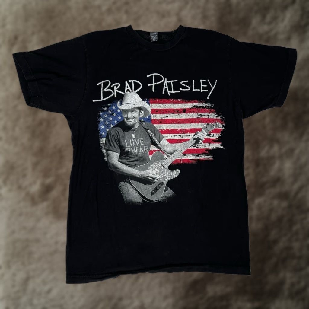 Tultex Brad Paisley Love And War Concert T-Shirt M Double-Sided Black Men Medium Shirt Size US M / EU 48-50 / 2 - 1 Thumbnail
