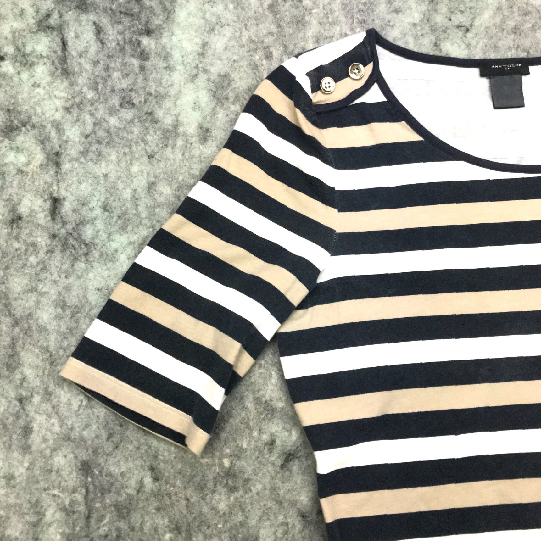 Ann Taylor Ann Taylor Shirt Blouse Womens XS Gray Tan Striped Short Sleeve Round Neck Casual Size XS / US 0-2 / IT 36-38 - 3 Thumbnail